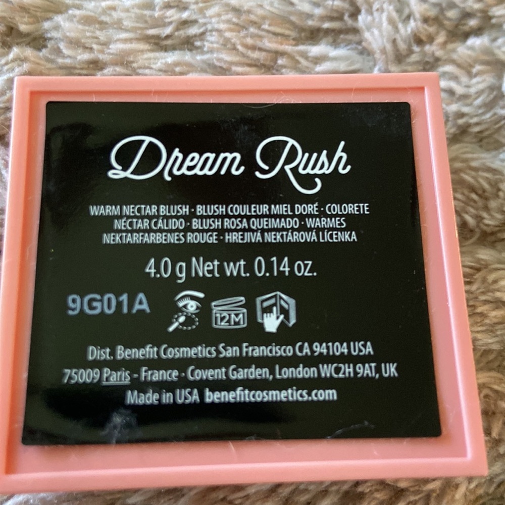 Benefit makeup. - Picture 4 of 14